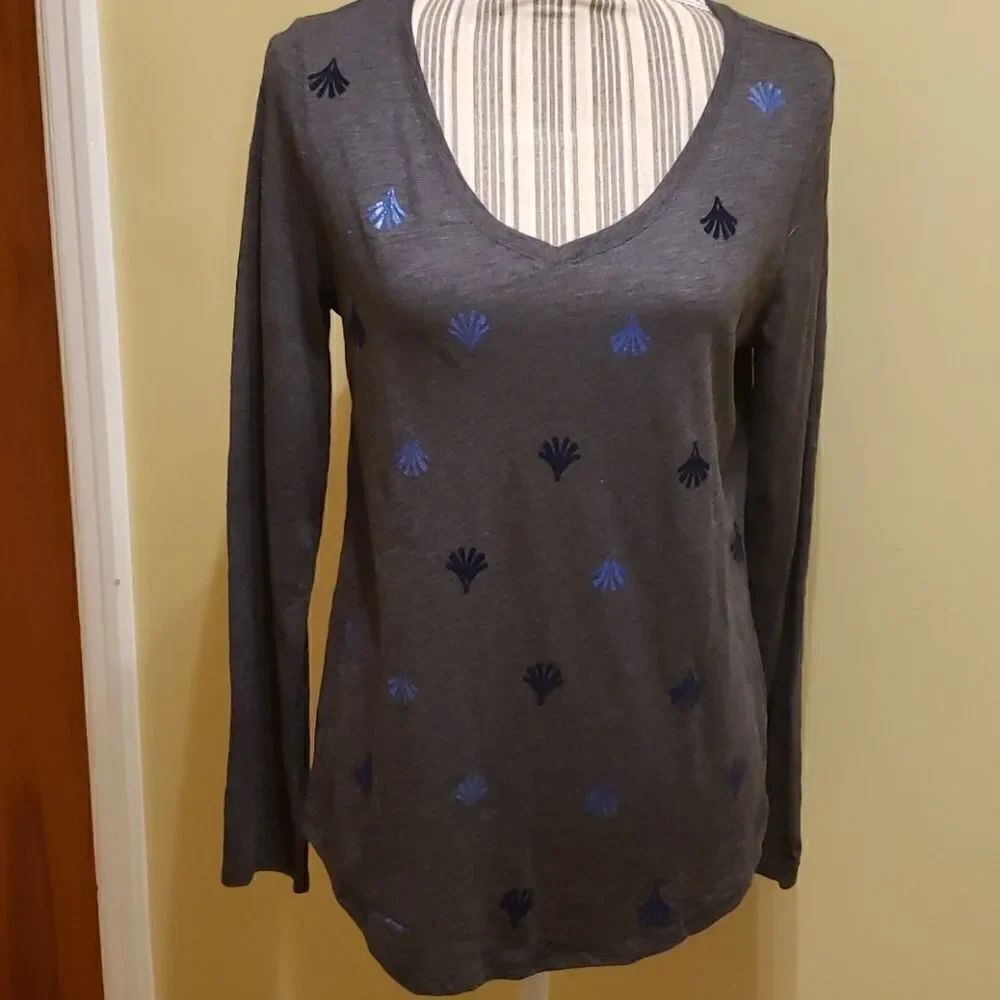❤ 3/$20 Gray Sonoma Long sleeved tshirt